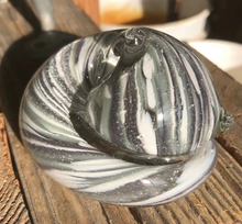 Load image into Gallery viewer, Memorial Curled Glass Cat